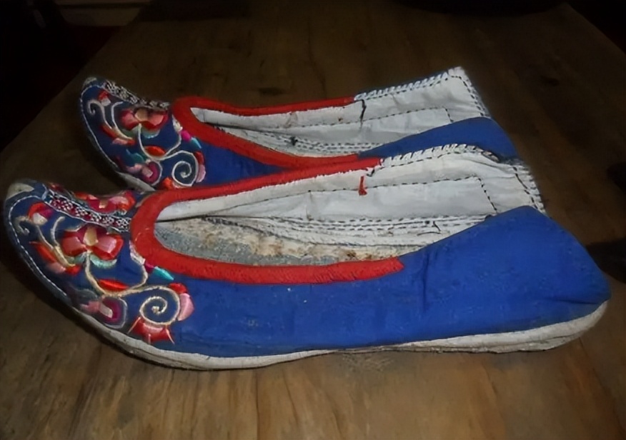 福州宋墓出土彩色鞋子它的名字叫错到底还有特殊的作用