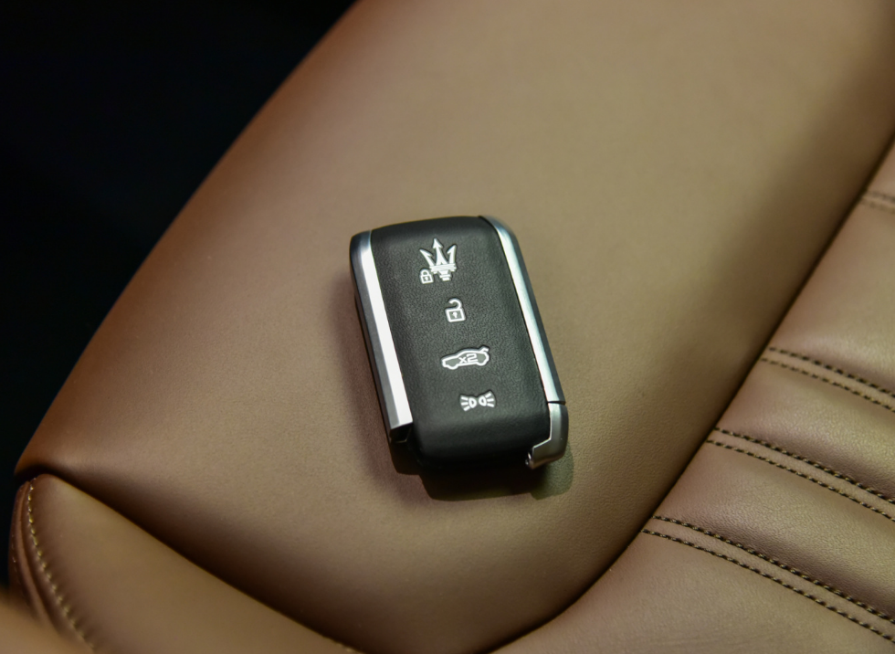 玛莎拉蒂推出全新suv, 搭载3.0t六缸引擎,后排座椅可纯平放倒