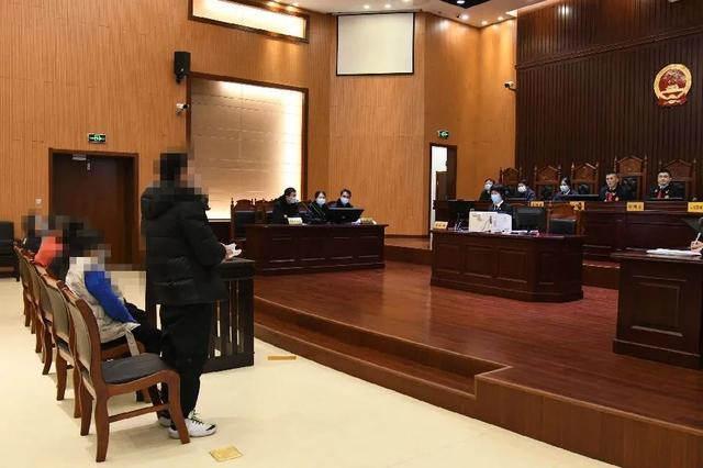 据了解,齐某夫妇销售两款排毒养颜片,一种名叫果缘康,一种名叫纤秀