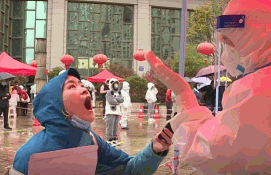 六盘水一小区临时封闭管理，小区居民：生活跟平常区别不大休闲区蓝鸢梦想 - Www.slyday.coM