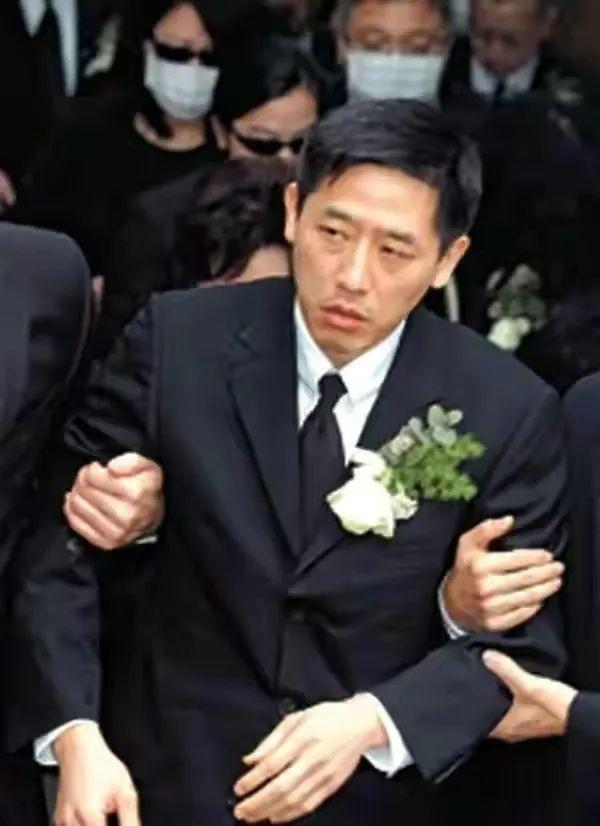 张国荣逝世19周年唐鹤德发未公开合照悼念人间的四月天是暖