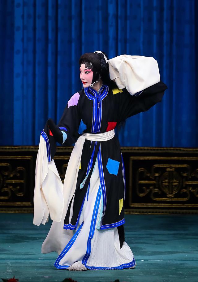 《荒山泪》剧照