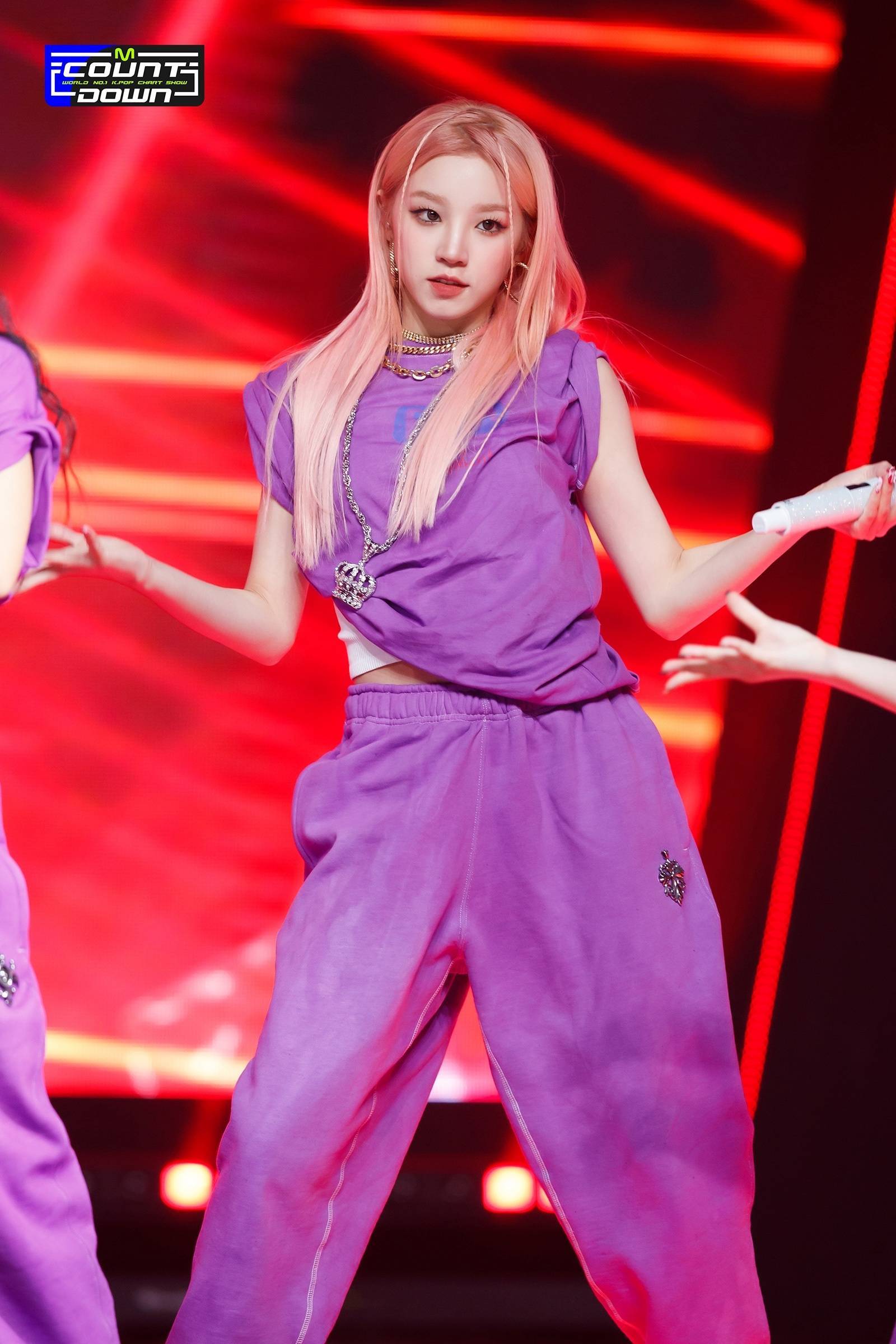 浅盘一波宋雨琦gidle回归造型真芭比girl