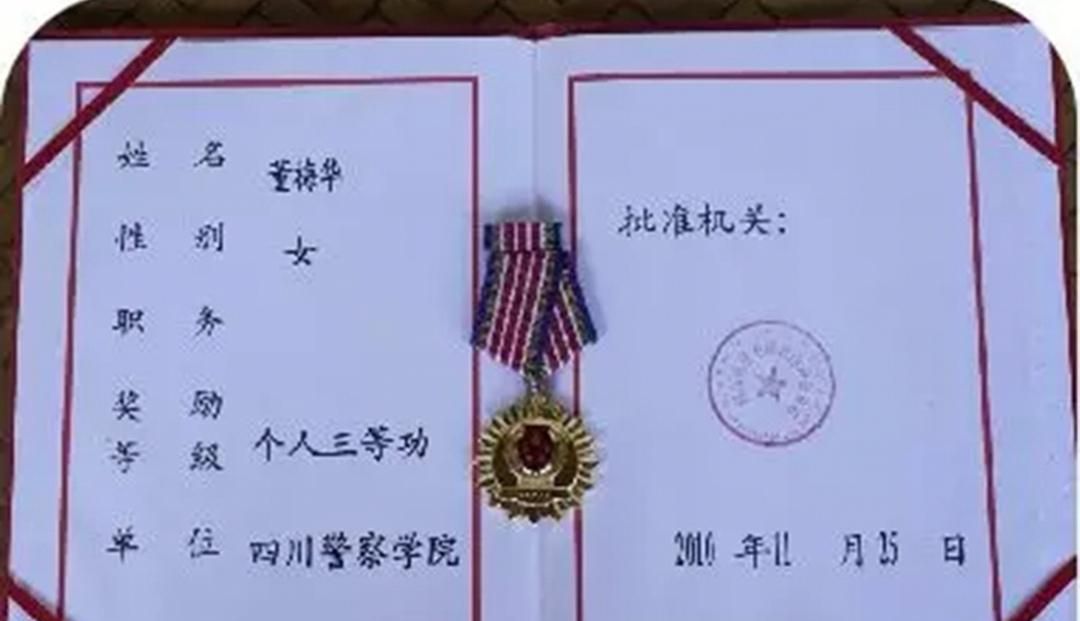她，90后女孩，为走出大山努力读书考大学，为照顾父母又回到农村休闲区蓝鸢梦想 - Www.slyday.coM