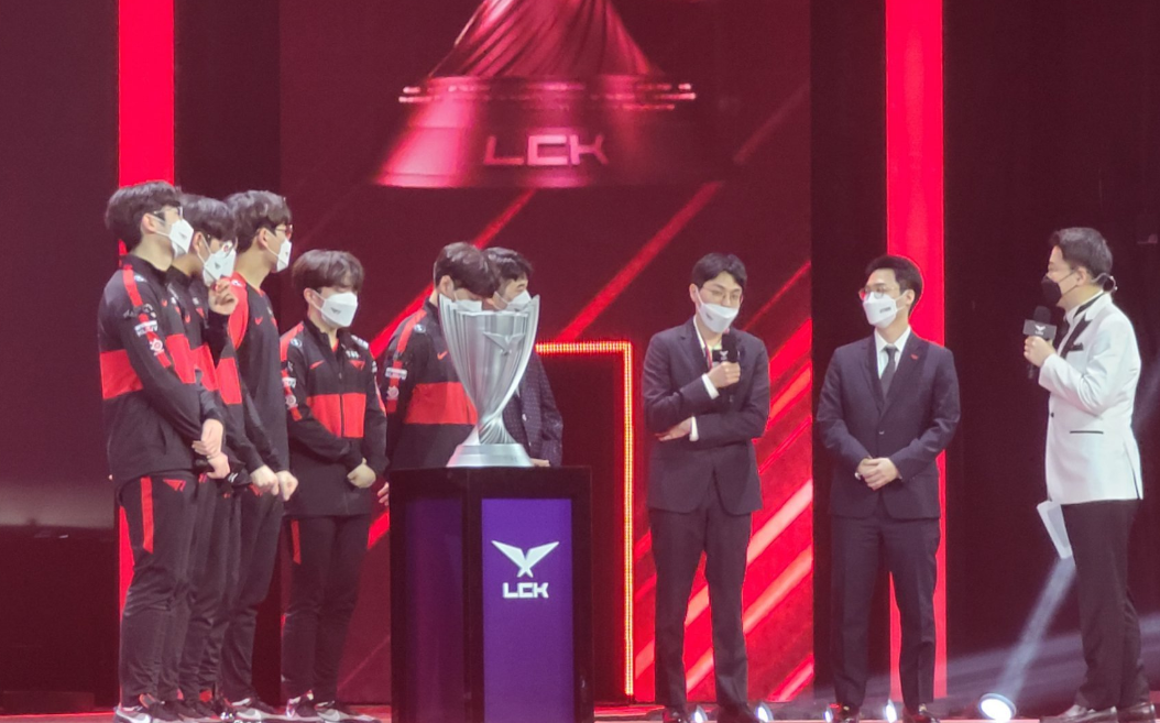 T1全胜夺冠，Faker加冕十冠王！超威两项数据让人扎心休闲区蓝鸢梦想 - Www.slyday.coM