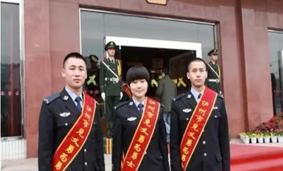 她，90后女孩，为走出大山努力读书考大学，为照顾父母又回到农村休闲区蓝鸢梦想 - Www.slyday.coM