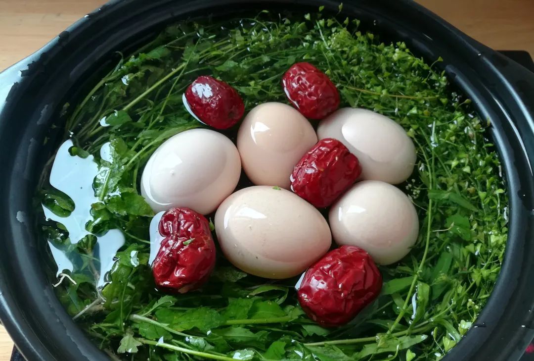 从三月三开始用荠菜花煮鸡蛋老人吃了腰腿不疼孩子吃了少生病