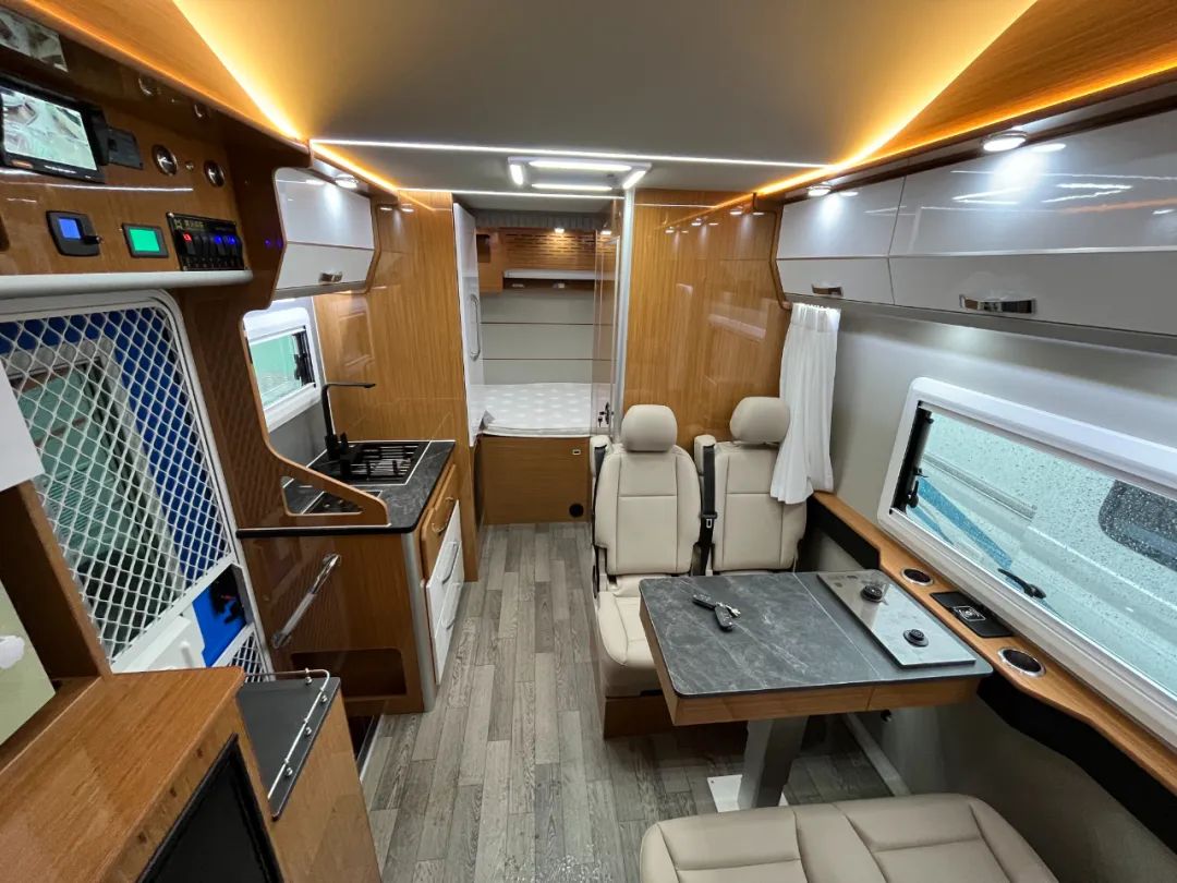 美沃探长1号全新升级两款内饰任选大空间平头轻卡房车