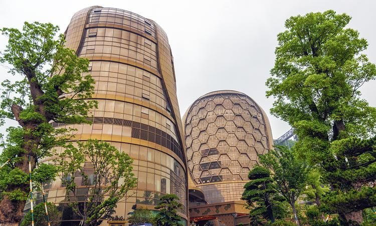 南京一奇葩酒店，修建在悬崖边上，吸引无数游客到来休闲区蓝鸢梦想 - Www.slyday.coM