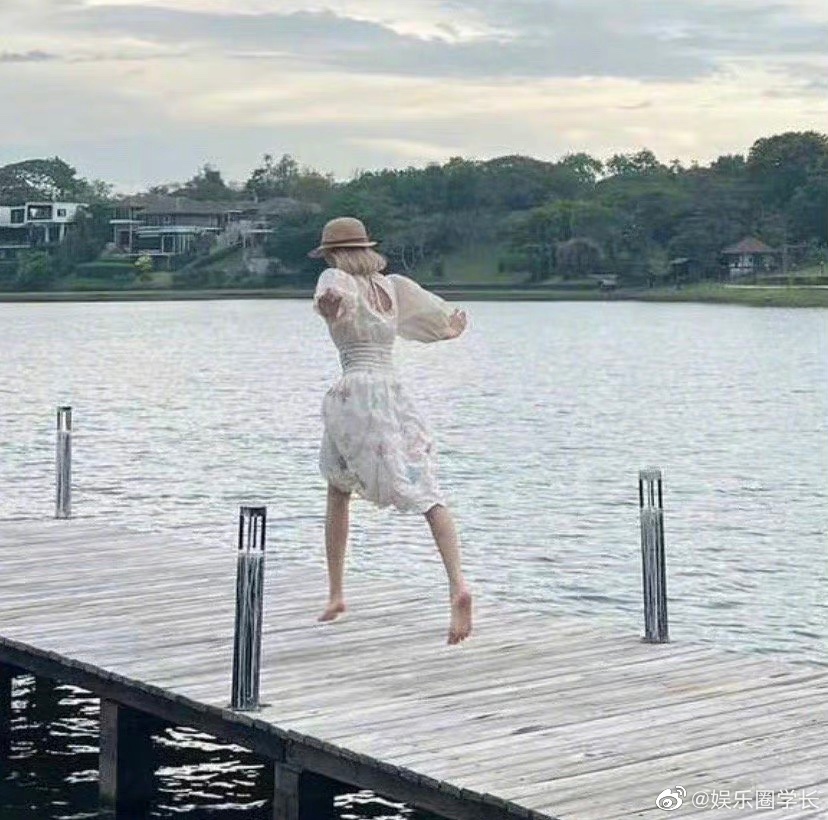 我就说lisa春游图咋看起来这么眼熟