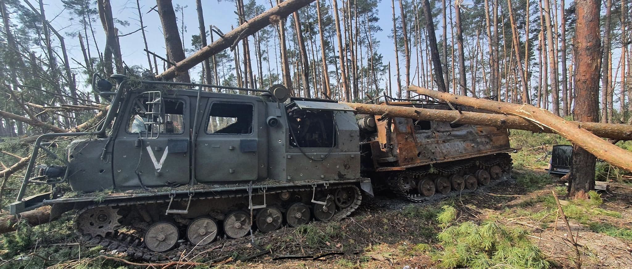 俄军罕见款装甲车被炸,被乌军打得没脾气,早找我们买同款就好了|俄军