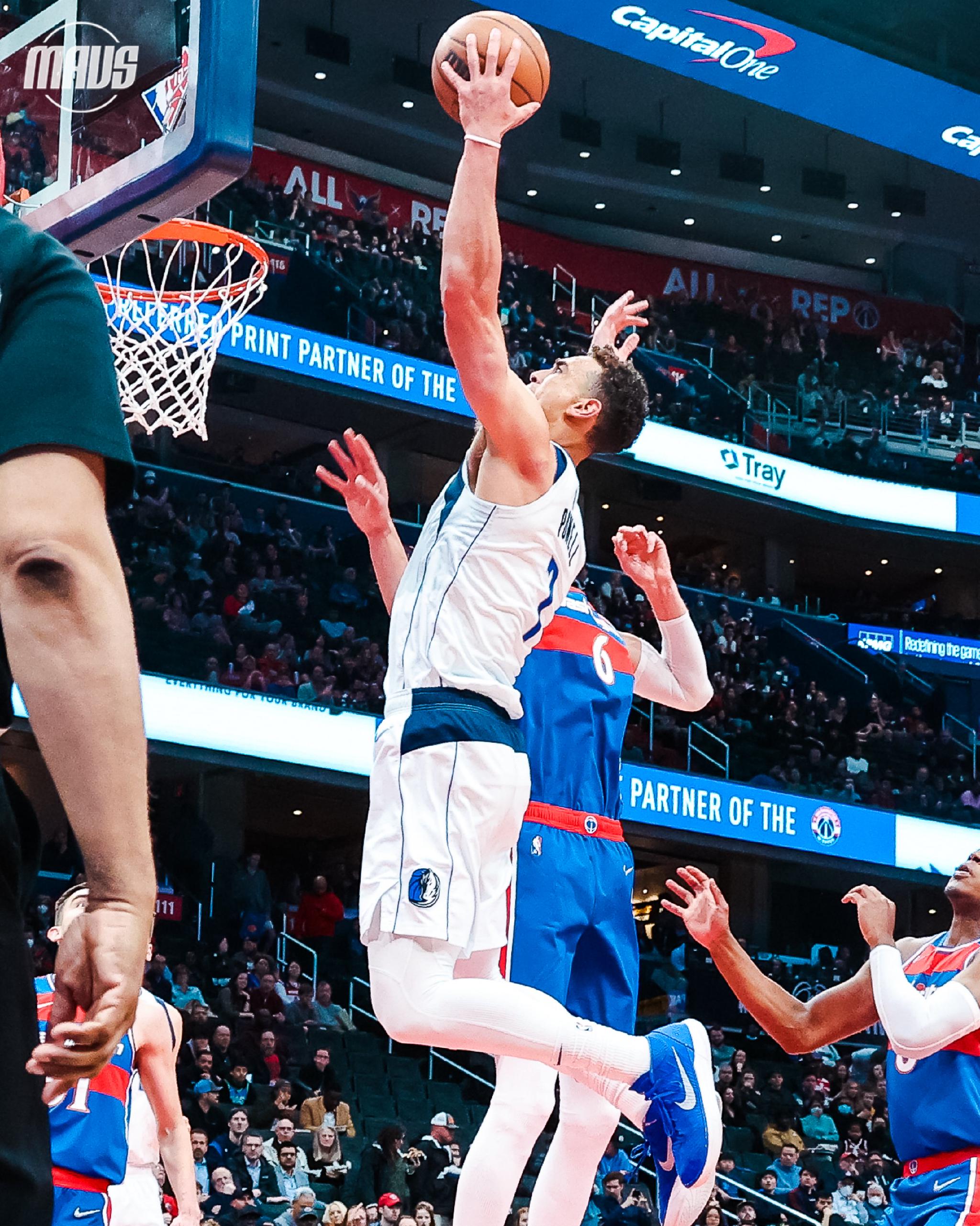 基德不满裁判吹罚被驱逐,独行侠换下全主力放弃比赛,东契奇全场比赛22