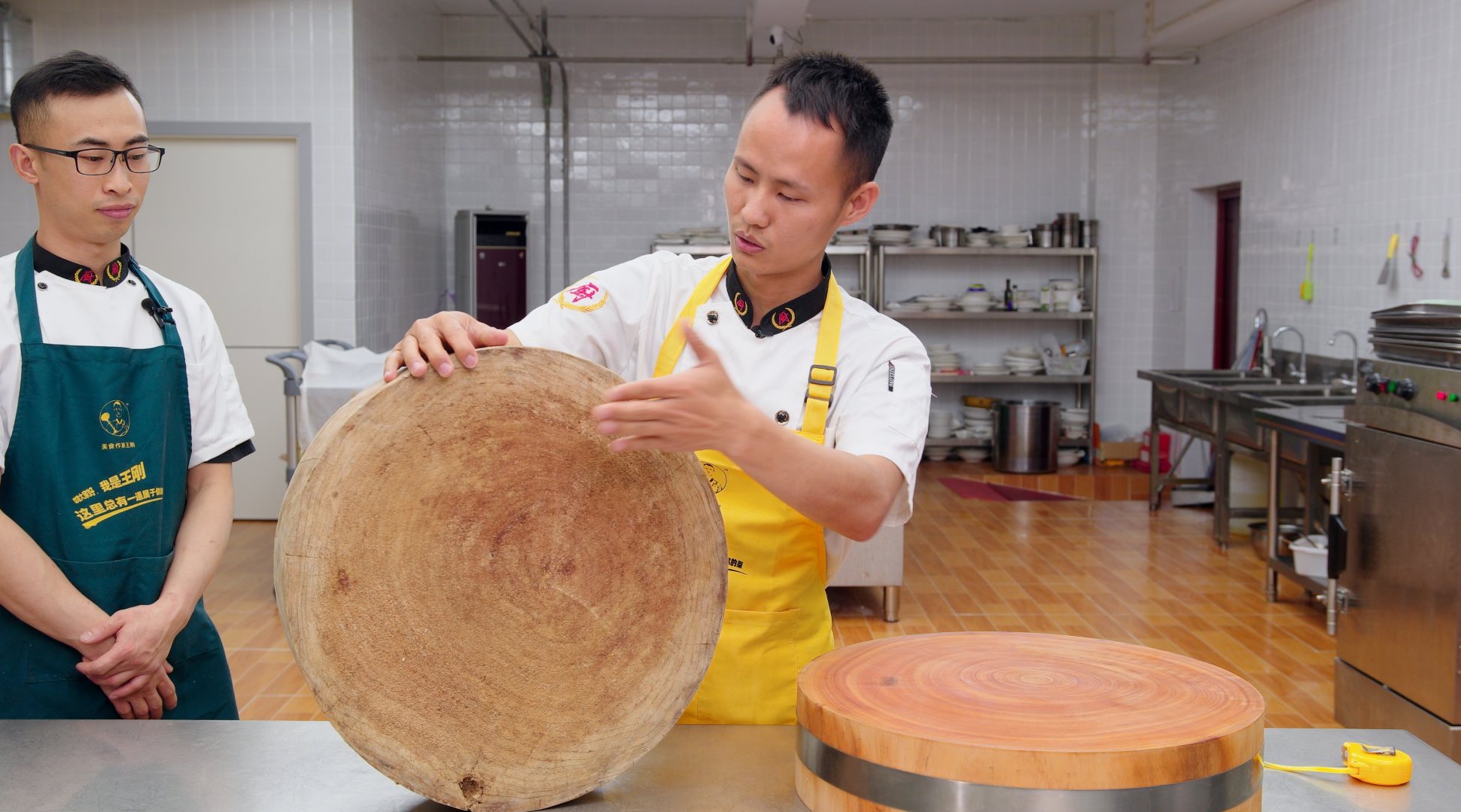 视频中的菜板好看又好用厨师长揭秘其使用难题王刚生活记录67