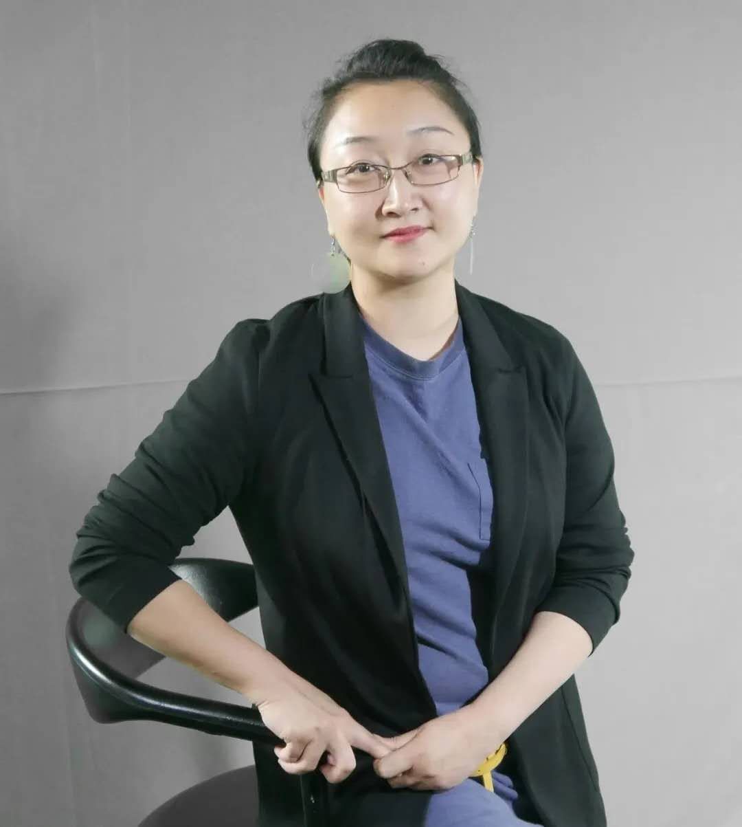 北京文徵明书画院艺委会委员展赛评审团专家马丽娜博士