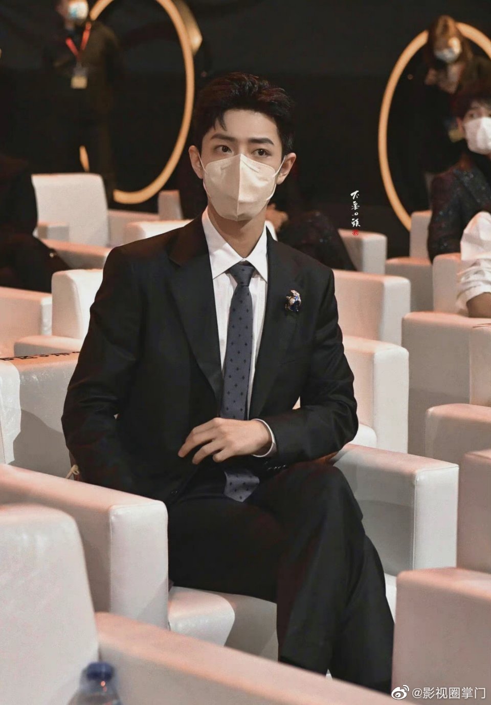 肖战中国网络视听盛典红毯旧照来啦