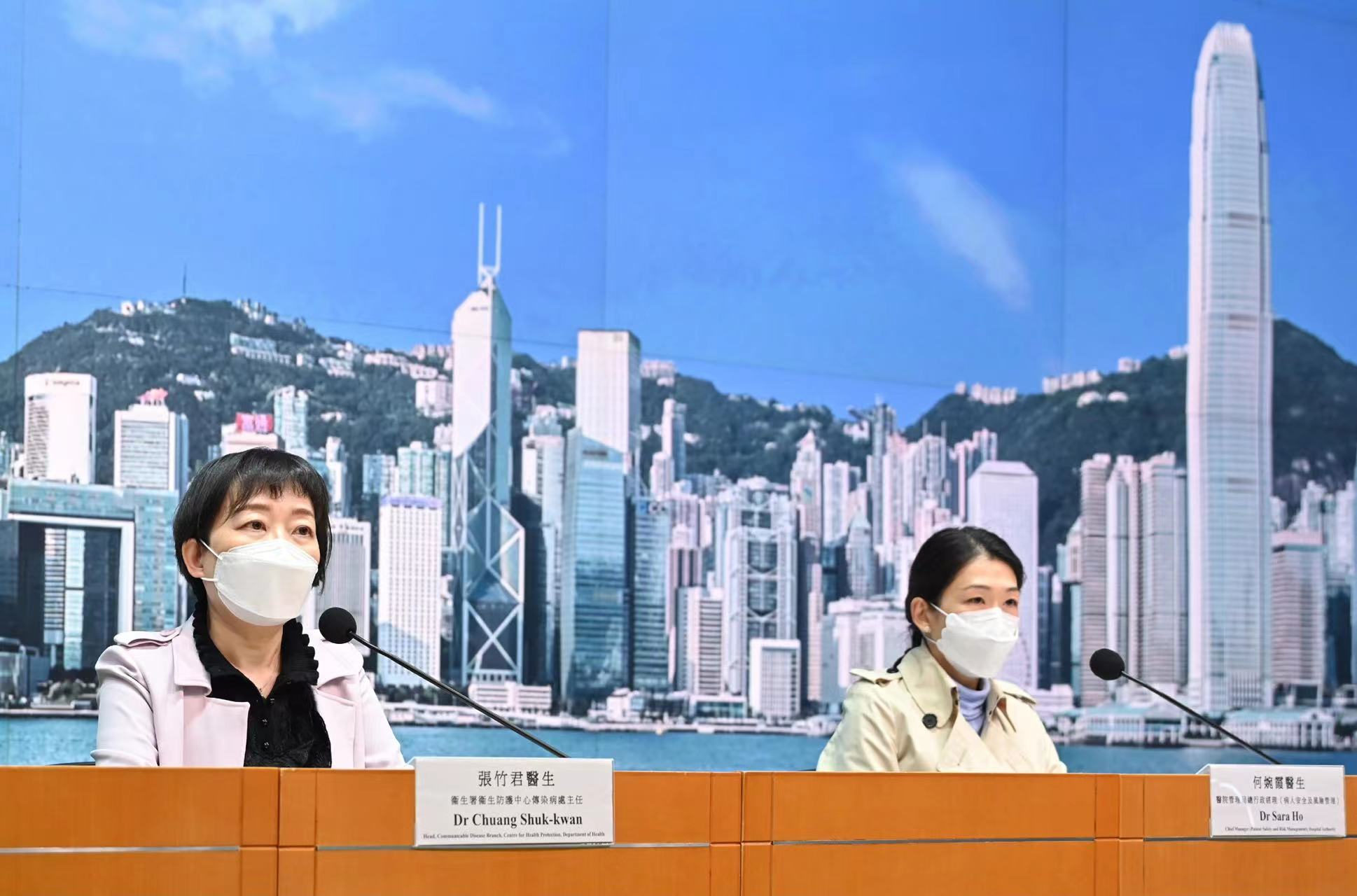 张竹君(左)在4月1日的疫情记者会上 图源:香港特区政府新闻网