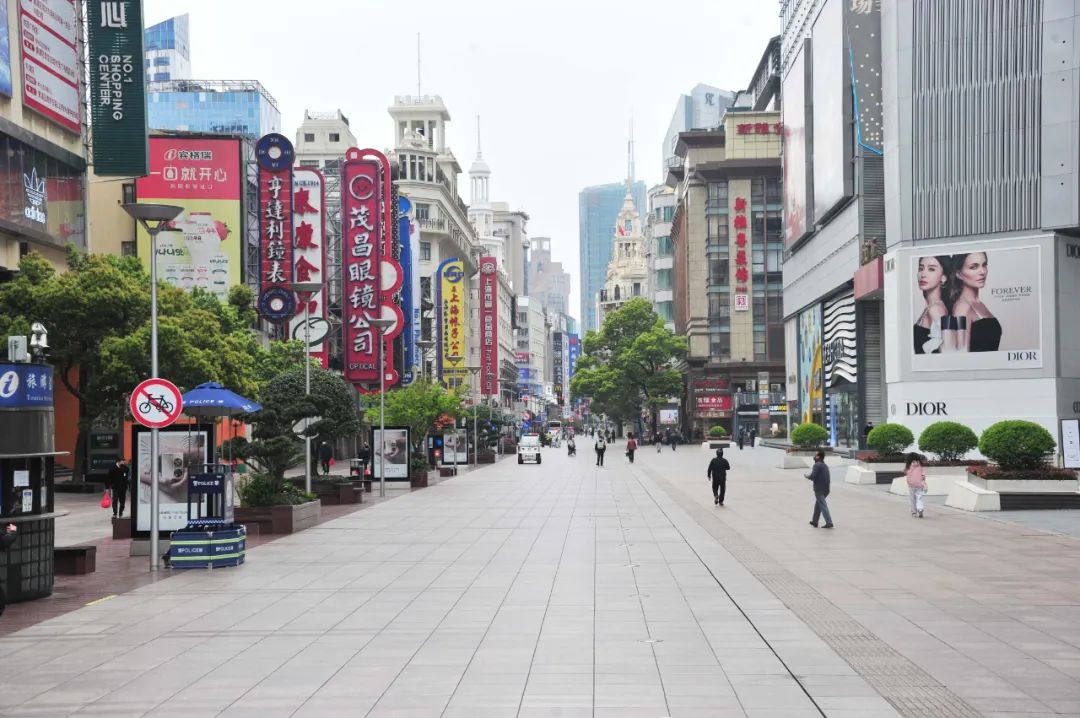 上海南京路步行街游客稀少.图源:视觉中国