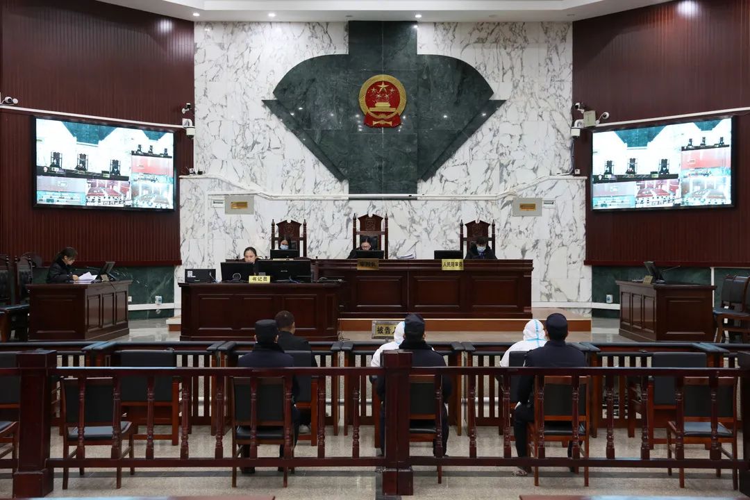 判刑！前女友带现男友来喝酒，男子三打“情敌”！休闲区蓝鸢梦想 - Www.slyday.coM