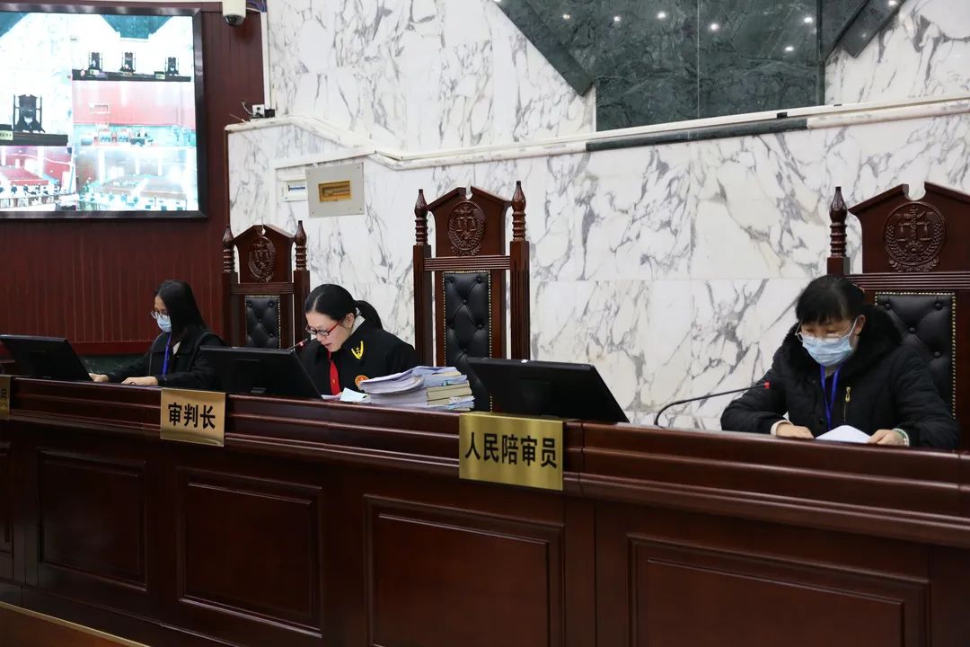 判刑！前女友带现男友来喝酒，男子三打“情敌”！休闲区蓝鸢梦想 - Www.slyday.coM