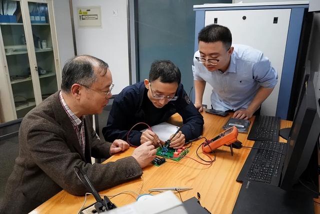 收到信，才知道这位高校教授干了件大事休闲区蓝鸢梦想 - Www.slyday.coM