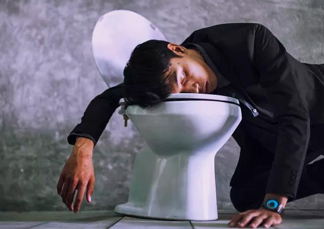 醉酒后睡姿不对竟导致多种并发症,被送icu抢救|并发症|icu_新浪新闻