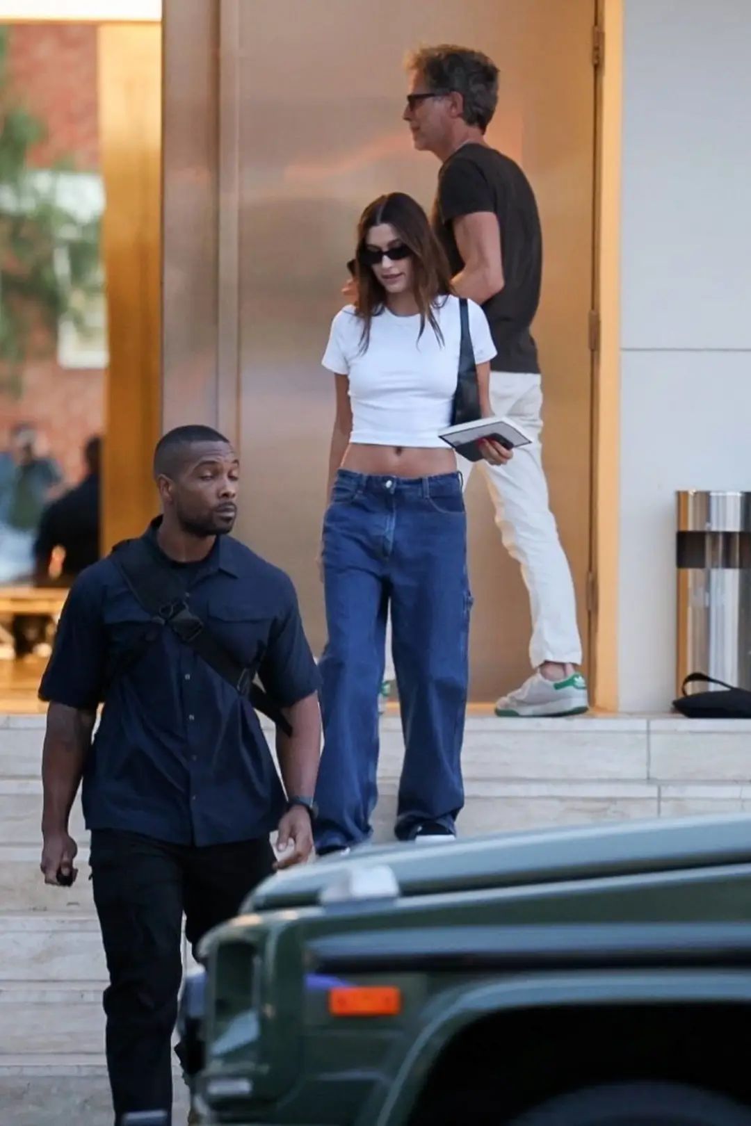 华语街拍回忆杀大放送lisa和开开男友同框孕妇riri蹦迪到凌晨5点海报