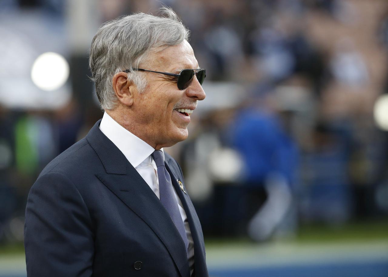 阿森纳老板克伦克正面临一个尴尬的境地,他拥有的nfl球队洛杉矶公羊队