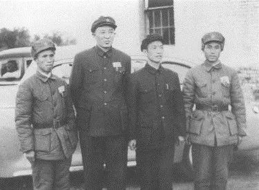 1950年吴烈、罗瑞卿、杨奇清、邹衍合影（从左至右）。