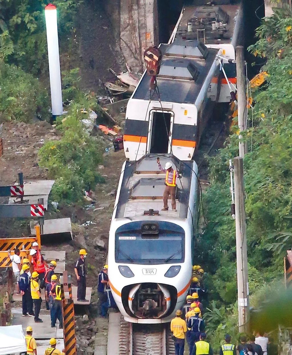 台铁|太鲁阁号|列车_新浪新闻