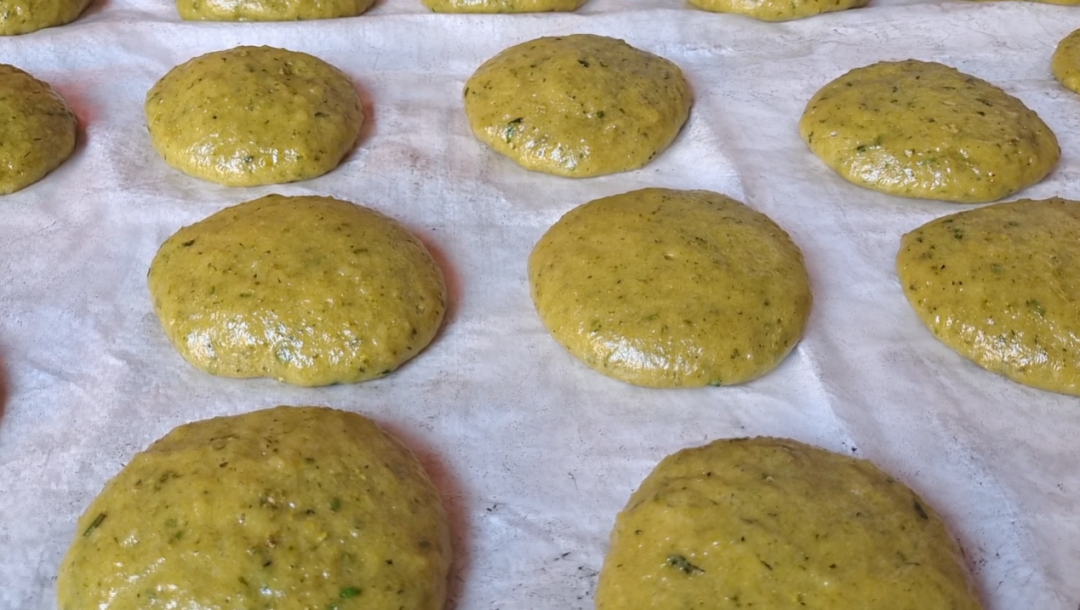 傣家黄花粑粑吃一口软糯香甜的春天忆一段乡愁