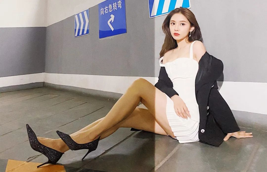 秦奋的前女友笑起来有点像朱茵乃腾讯nba最美女主播