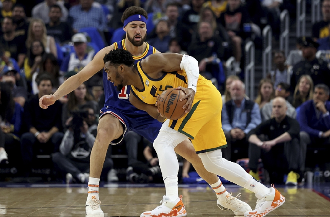 勇士21分大逆转，正式锁定季后赛！克莱找回自己，普尔功不可没休闲区蓝鸢梦想 - Www.slyday.coM