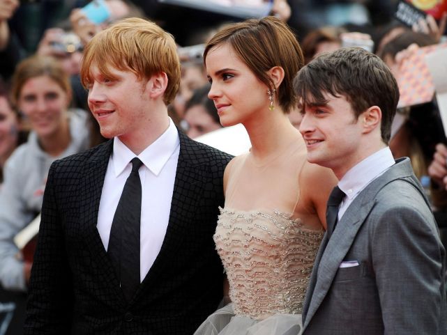 哈里波特丹尼尔才32岁就这么老和女友出街像路人真长残了