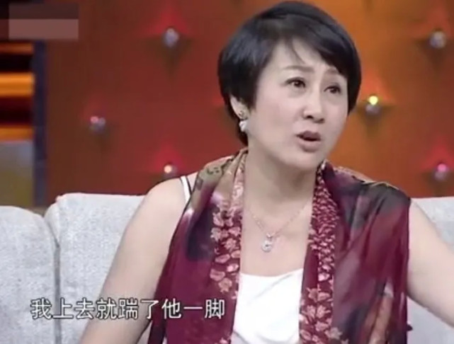张凯丽晒43年前合照,气质不输一线明星,出演的角色让人回味|吉林省|书记|新人|演技|人世间_新浪新闻