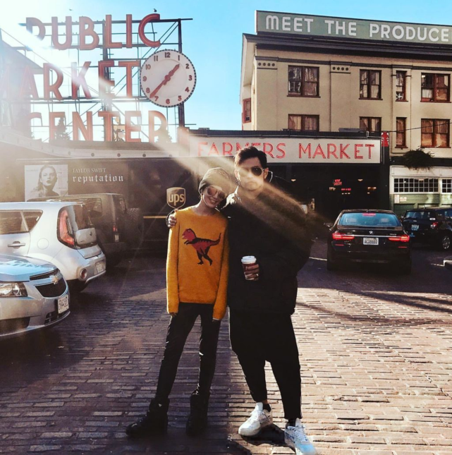 周杰伦和怀孕的昆凌去郊游 夫妻俩分别和小鹿合影秀恩爱休闲区蓝鸢梦想 - Www.slyday.coM