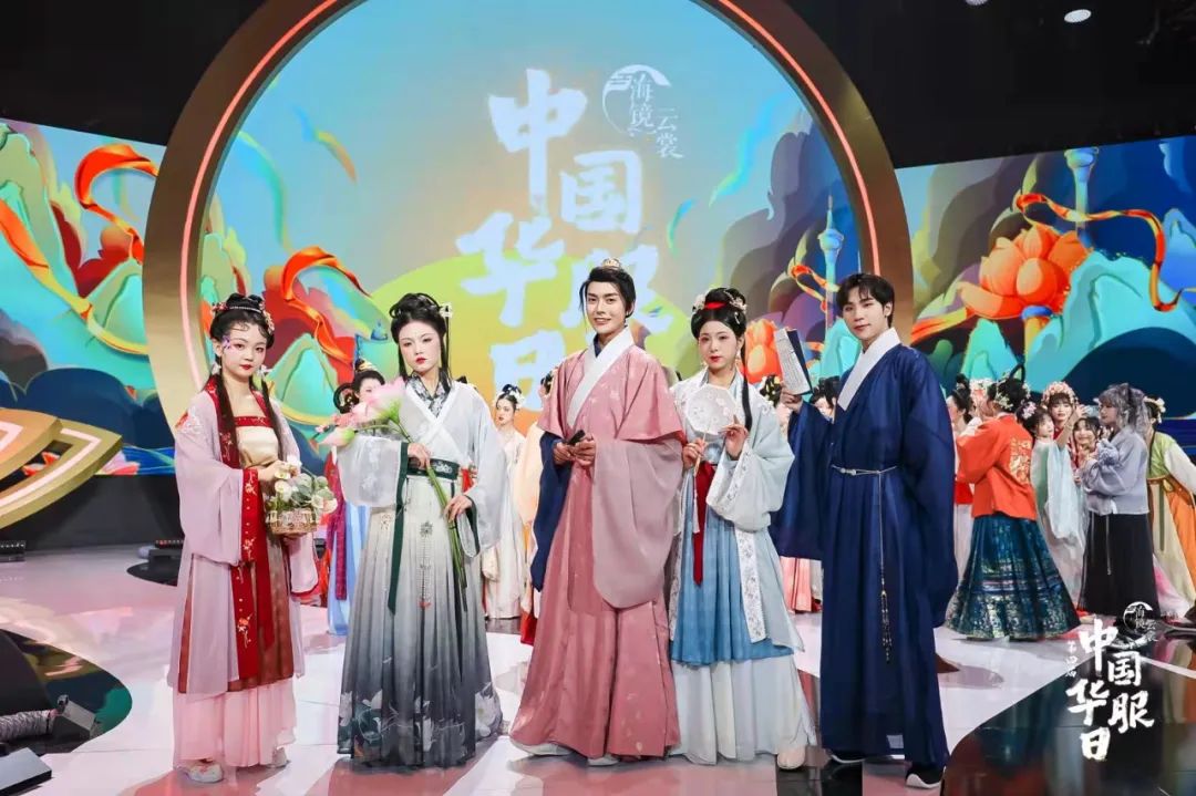 在来看看中国的华服