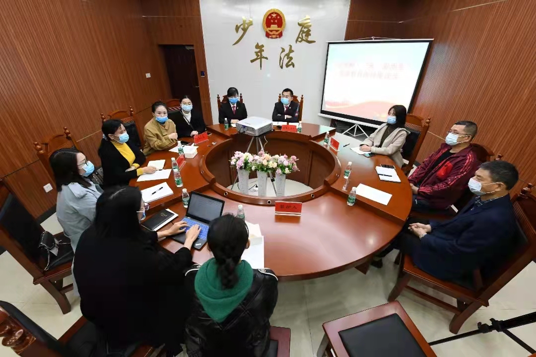 北湖法院少年法庭举办的家庭教育指导活动.