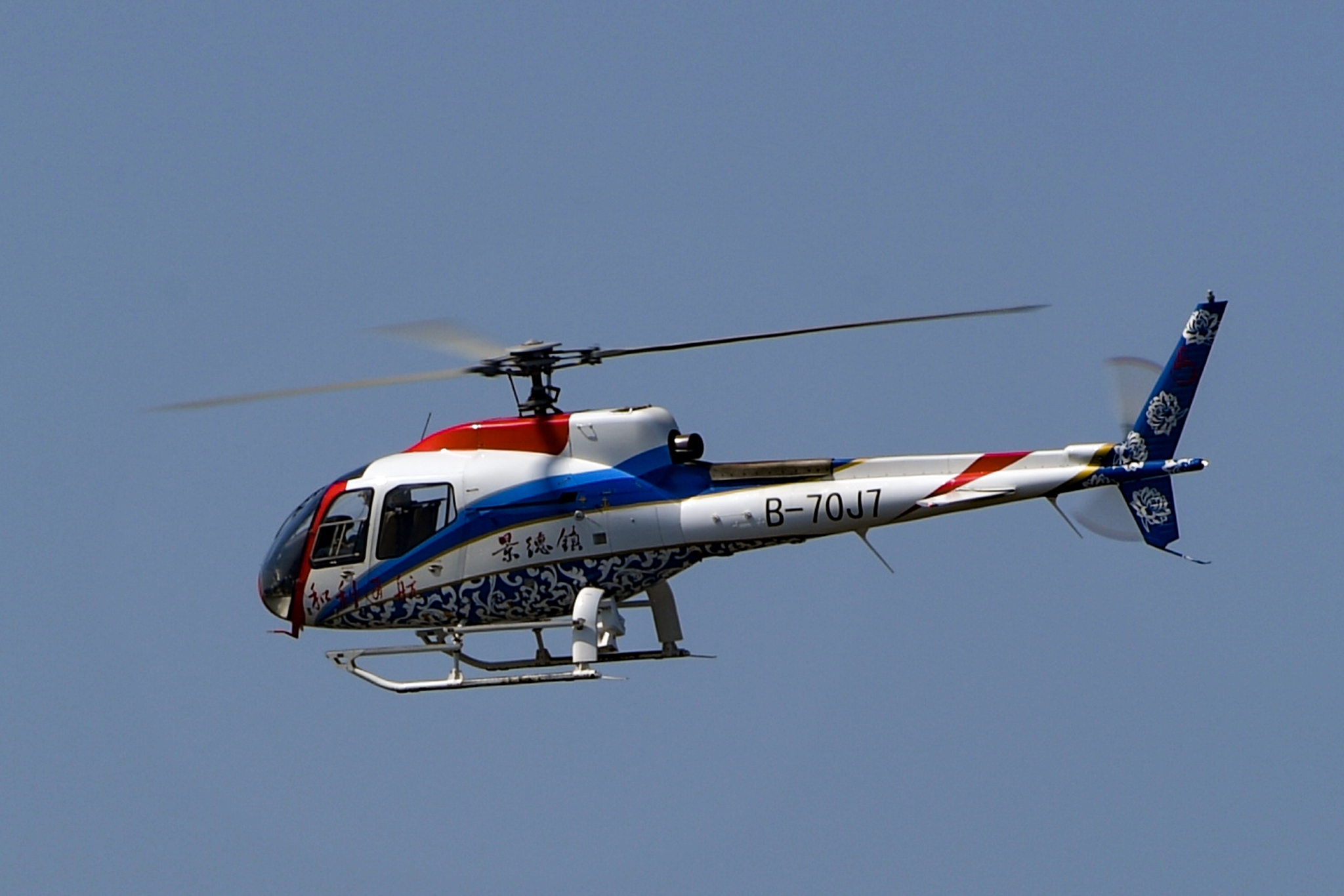 ac311是一款具有国际先进水平的2吨级6座轻型直升机.