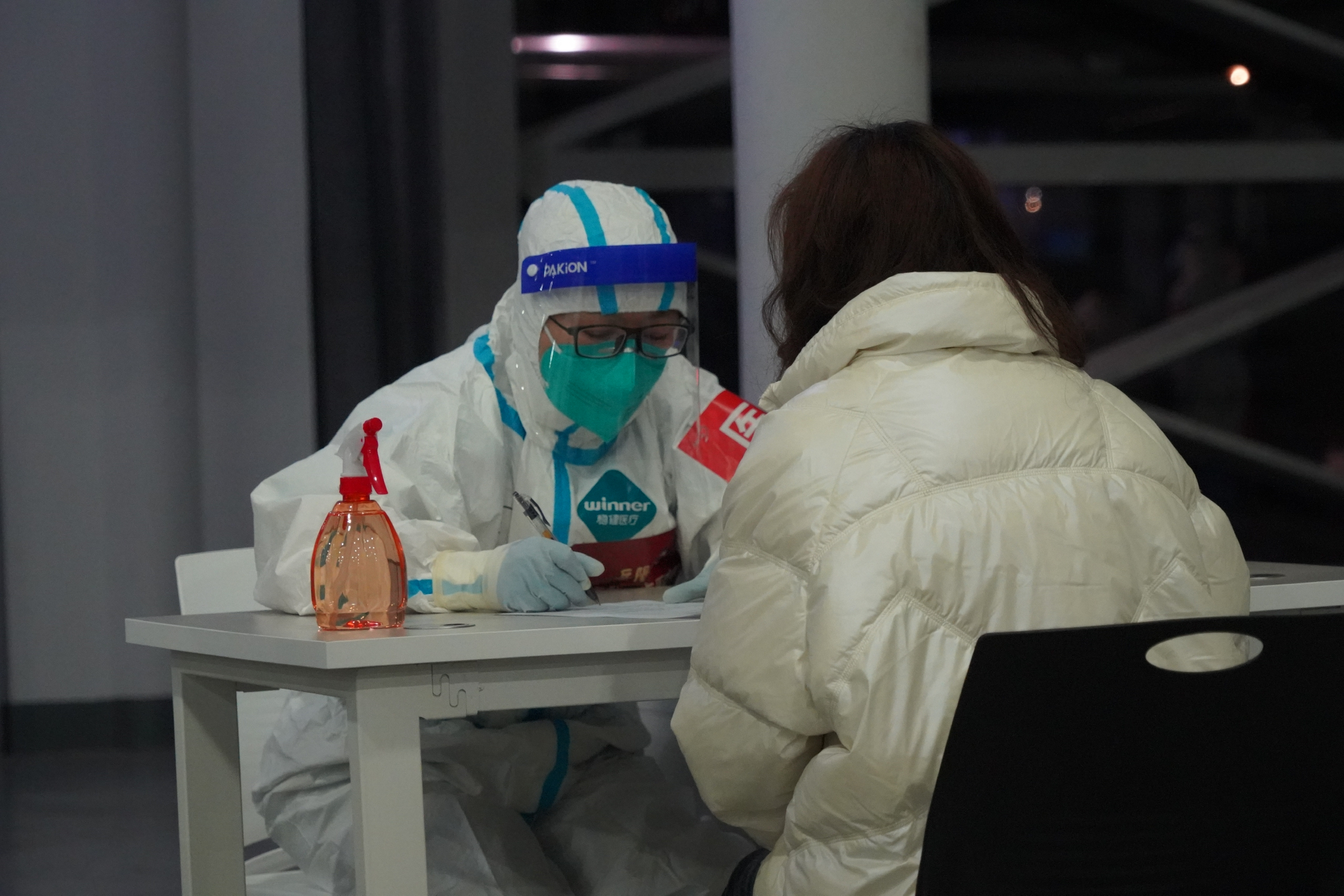 上海最大方舱医院如何收治感染者？看岳阳医院医疗队的这个不眠之夜休闲区蓝鸢梦想 - Www.slyday.coM