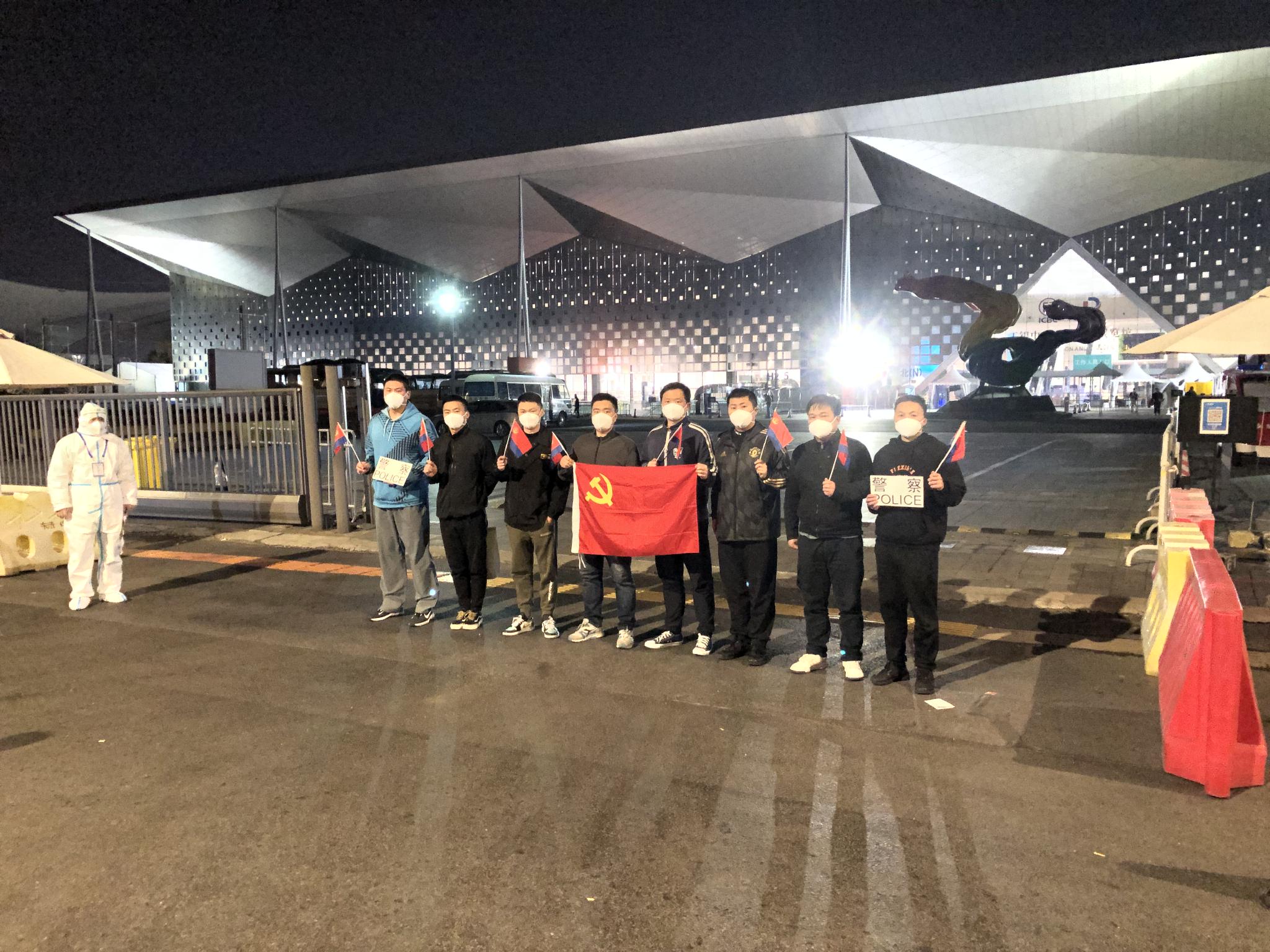 特殊集结！上海世博展览馆方舱医护说：警察“老娘舅”来了休闲区蓝鸢梦想 - Www.slyday.coM