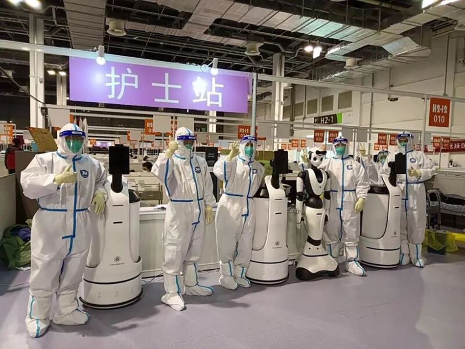 机器人们在上海世博展览馆方舱医院消毒、送餐、为患者跳舞休闲区蓝鸢梦想 - Www.slyday.coM