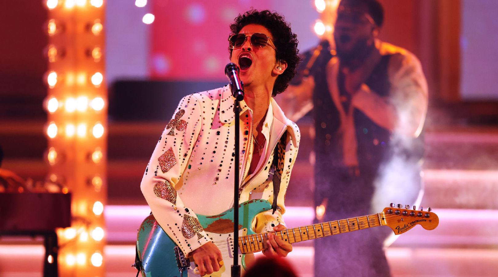 silk sonic "777" (格莱美奖表演) - popleading