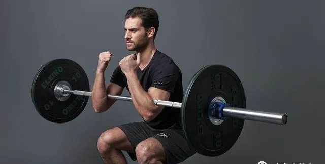 泽奇深蹲——被忽视的训练下肢力量的王牌动作!