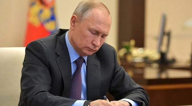 美国疯狂制裁俄罗斯，普京支持率却再创新高，拜登民调跌入谷底休闲区蓝鸢梦想 - Www.slyday.coM