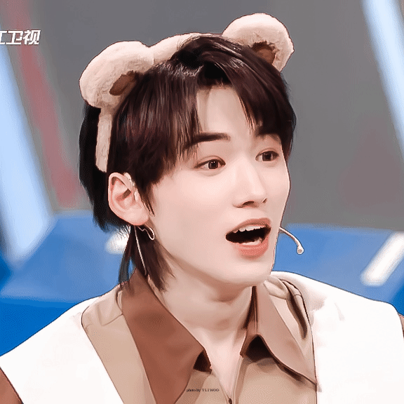 0 芽芽的笑容鲜活又有感染力建议收藏