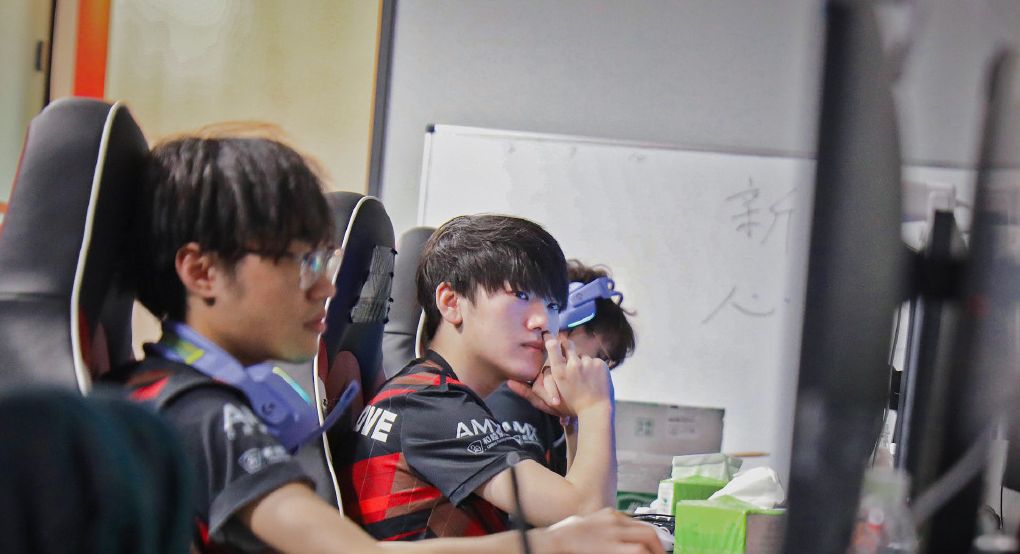 LPL四强淘汰赛将至,Jackeylove再度遭处罚,联盟报告引发热议休闲区蓝鸢梦想 - Www.slyday.coM