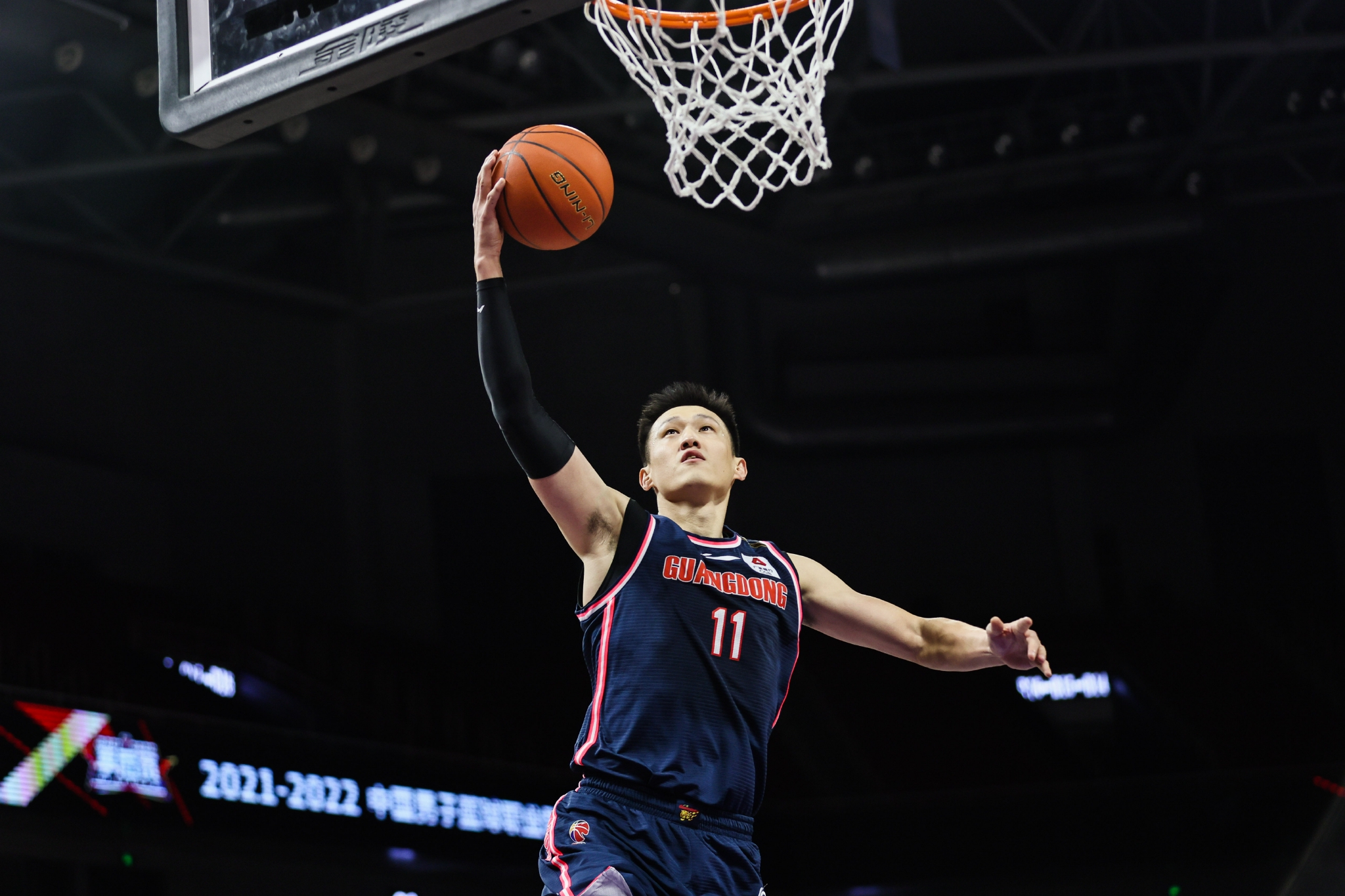 体坛联播荷兰队老帅范加尔患癌症湖人6连败恐无缘季后赛