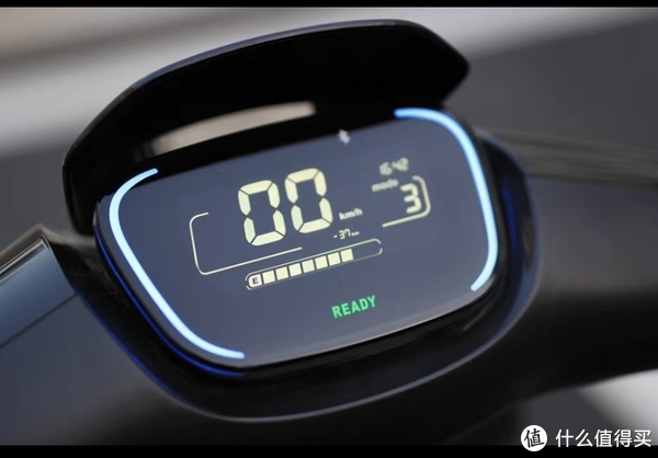 九号电动车e80c属于e系列,和n系列最大的不同是仪表盘相较于n系列显示