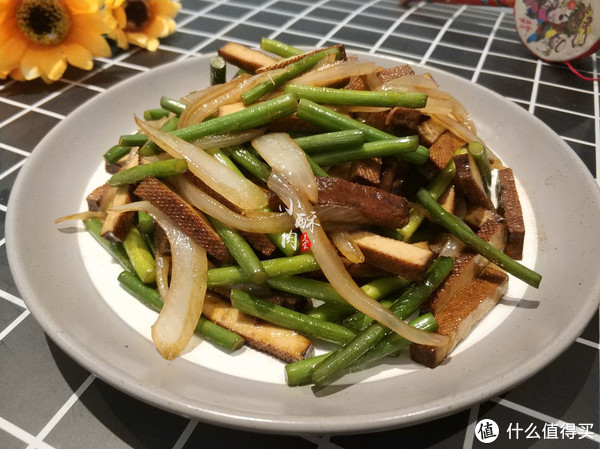 蒜薹和它是绝配，却很少有人这么做，简单一炒特别下饭休闲区蓝鸢梦想 - Www.slyday.coM