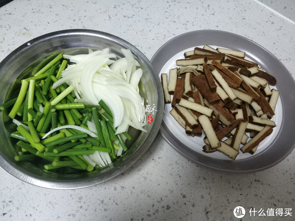 蒜薹和它是绝配，却很少有人这么做，简单一炒特别下饭休闲区蓝鸢梦想 - Www.slyday.coM